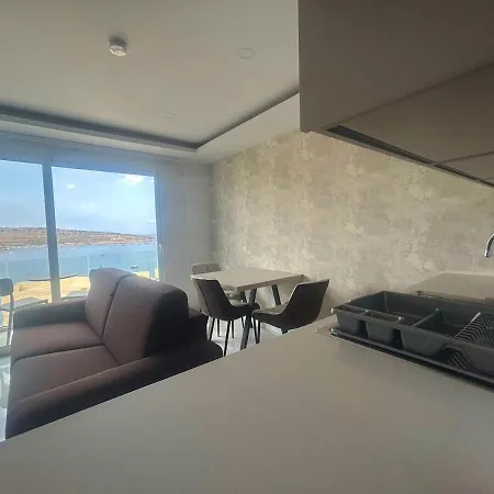 Gorgeous 1-br Seaview St. Paul's Bay