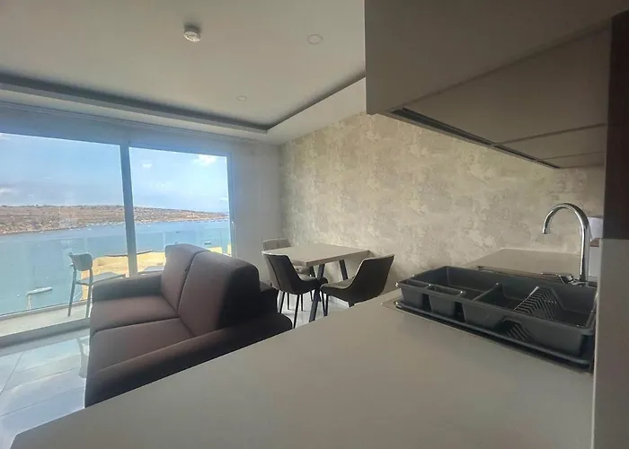 Gorgeous 1-br Seaview St. Paul's Bay